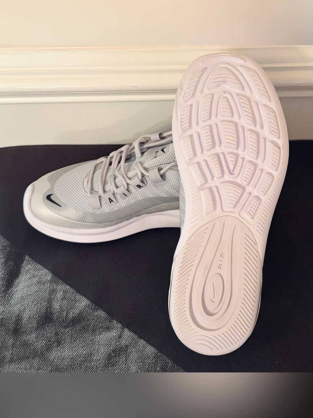 Authentic NIKE Air Max Axis AA2168-003 Pure Platinum Women Sz 7 BNWOT